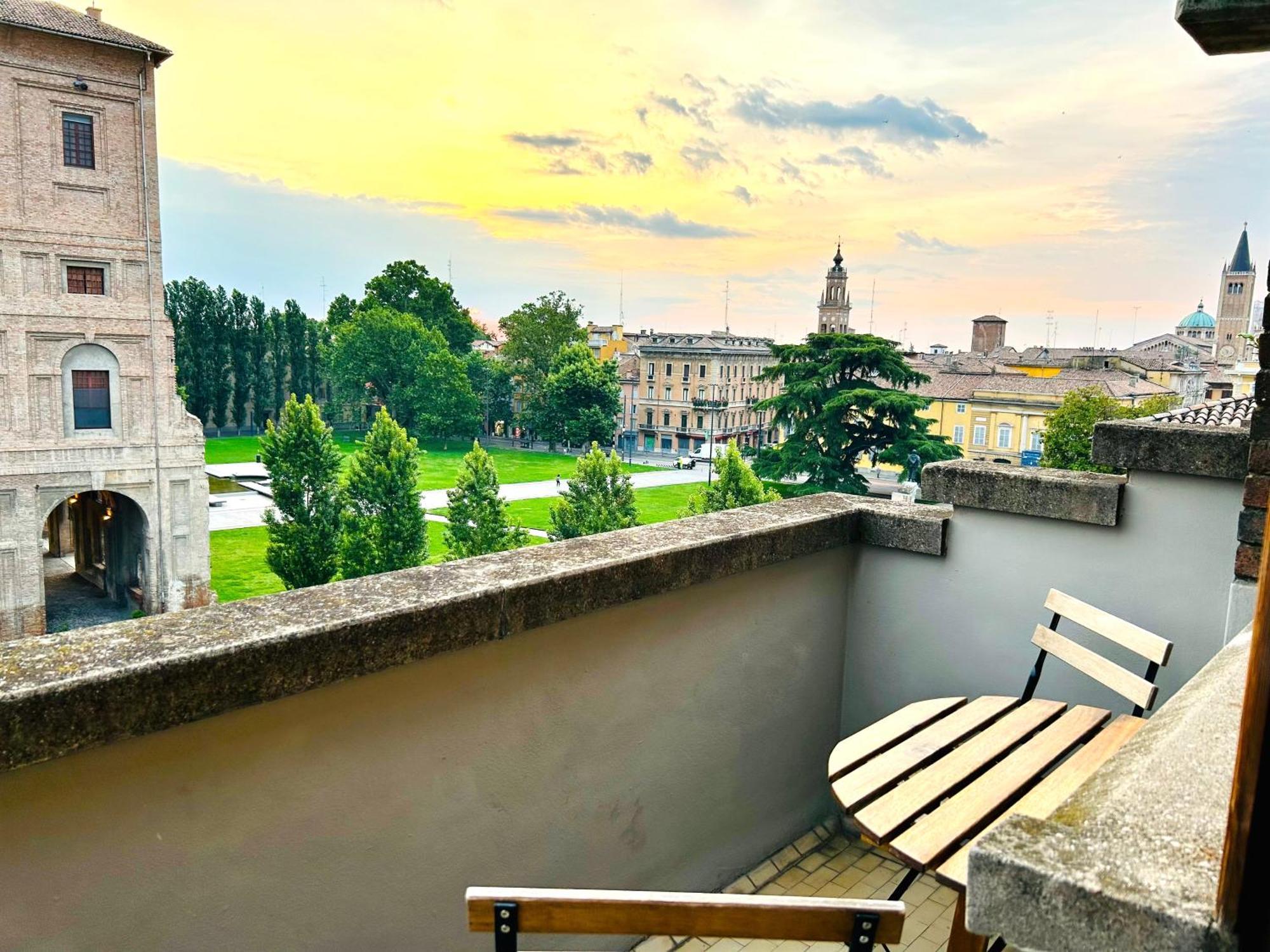 Pilotta'S Balcony Apartment Parma Bagian luar foto